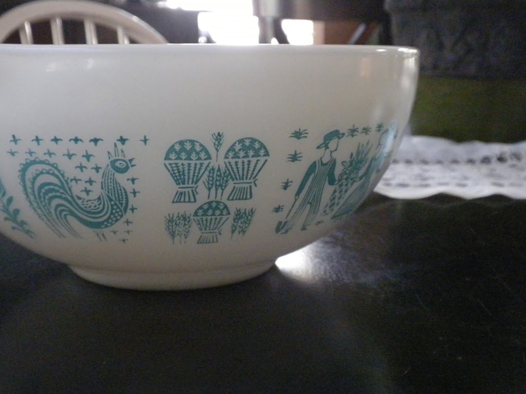 PYREX, Small, ceramic , blue bowl , 1 1/2 quart