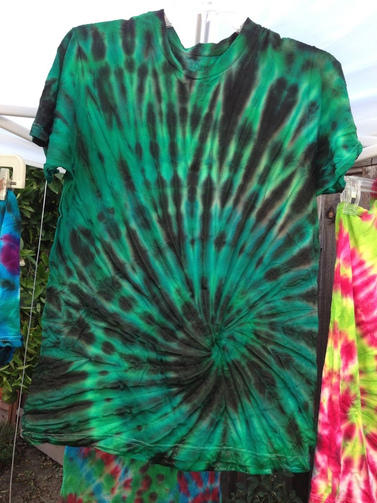 How To Make a Black Spiral Tie Dye T-shirt 