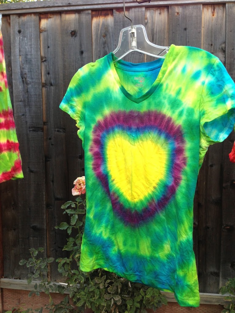 How to Tie Dye Symmetrical Shapes: Heart & Rainbow 