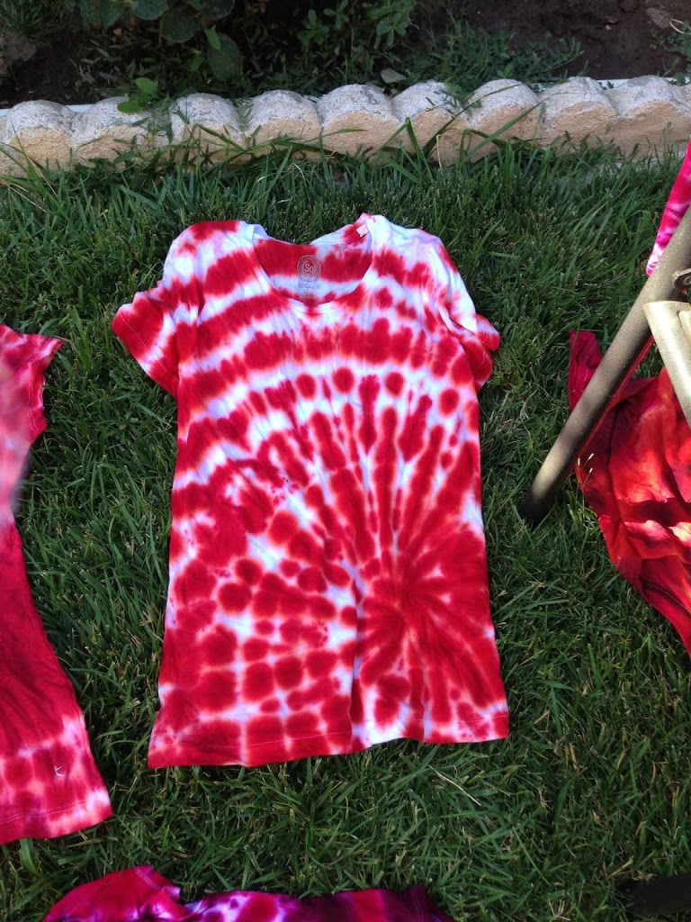 How To Make a Black Spiral Tie Dye T-shirt 