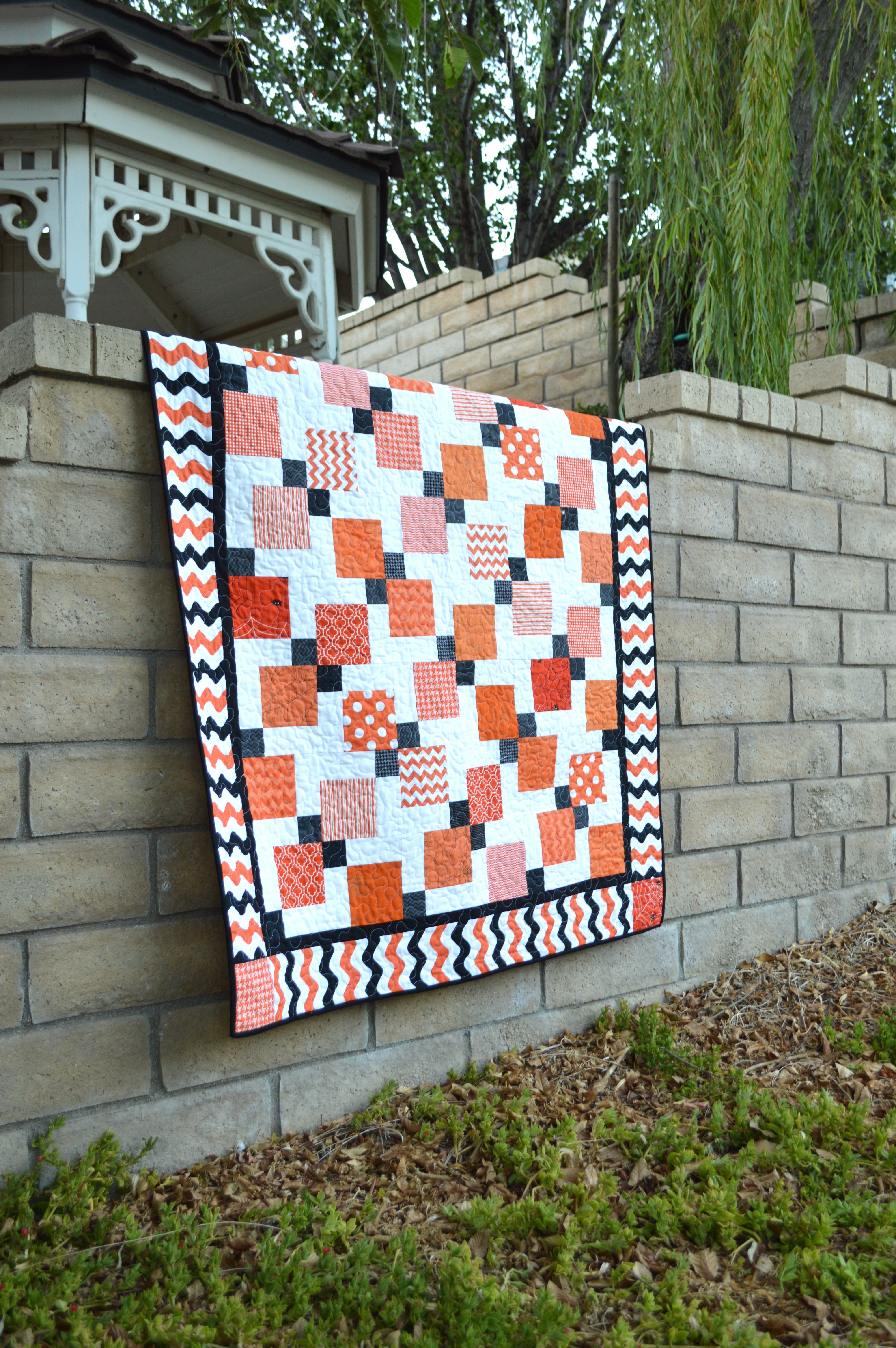 Disappearing Nine Patch Quilt Pattern Black White