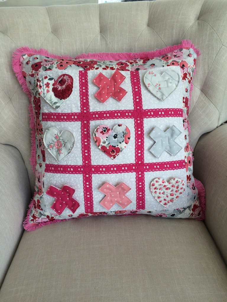 tic tac toe valentine pillow 14