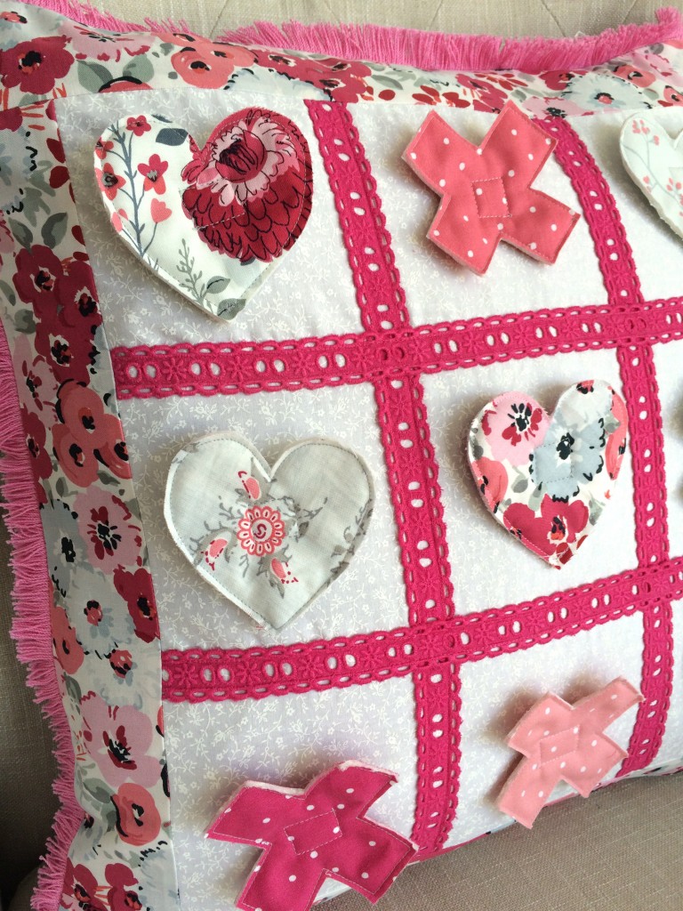 tic tac toe valentine pillow 15