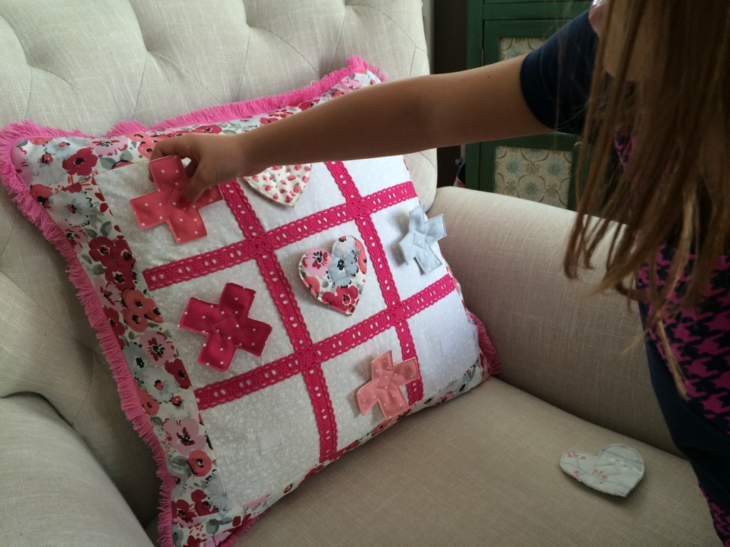 tic tac toe valentine pillow 20