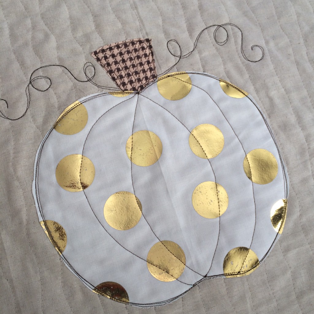 sizzix pumpkin pillow deco foil 16