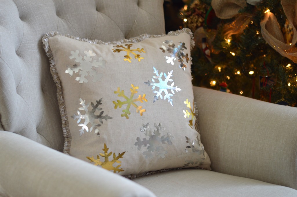 deco foil snowflake sizzix pillow 3