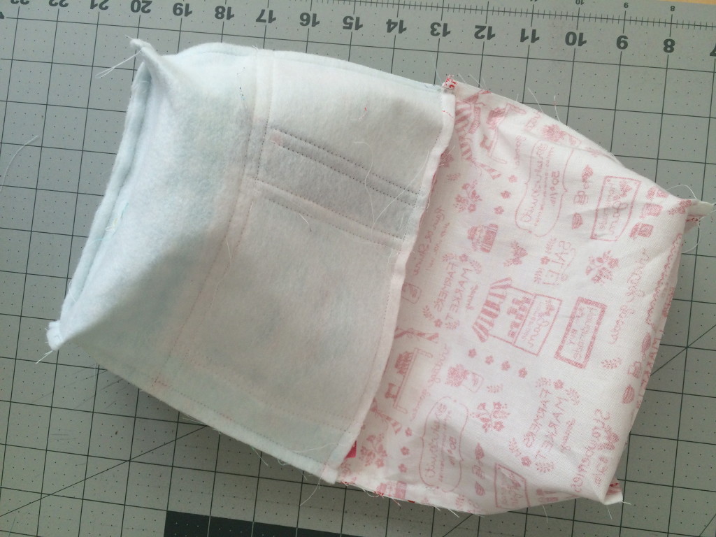 zipper pouch tutorial. 22