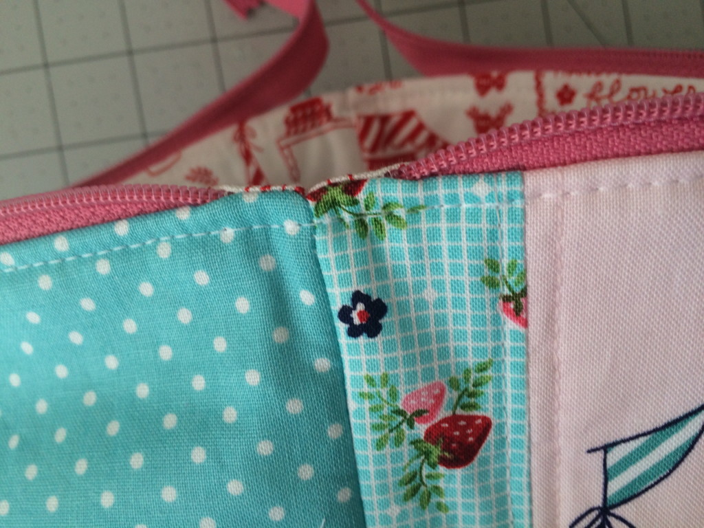 zipper pouch tutorial. 23