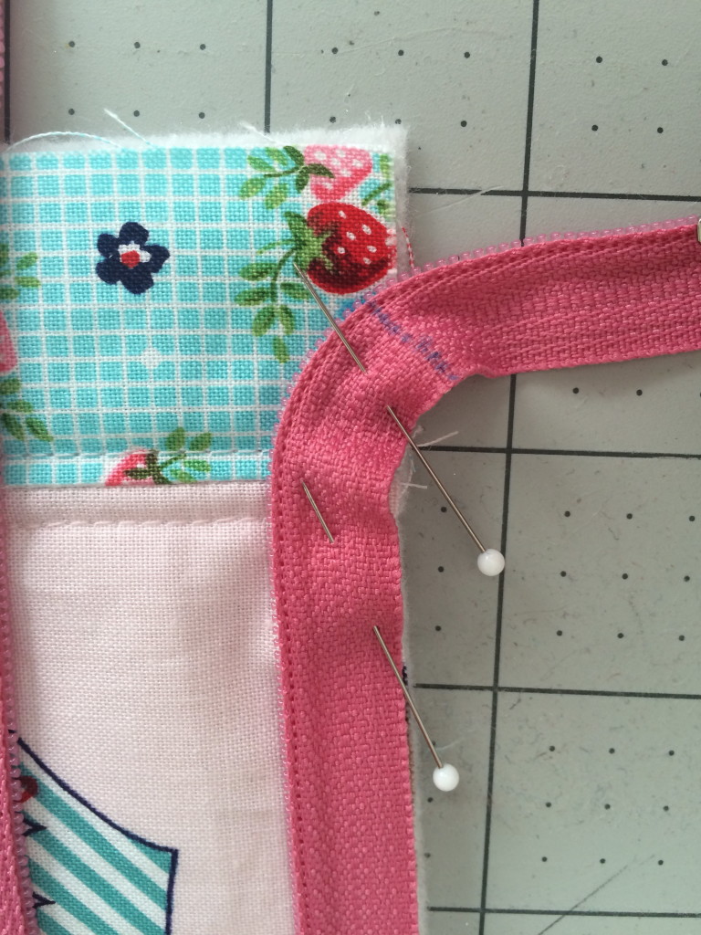 zipper pouch tutorial. 3