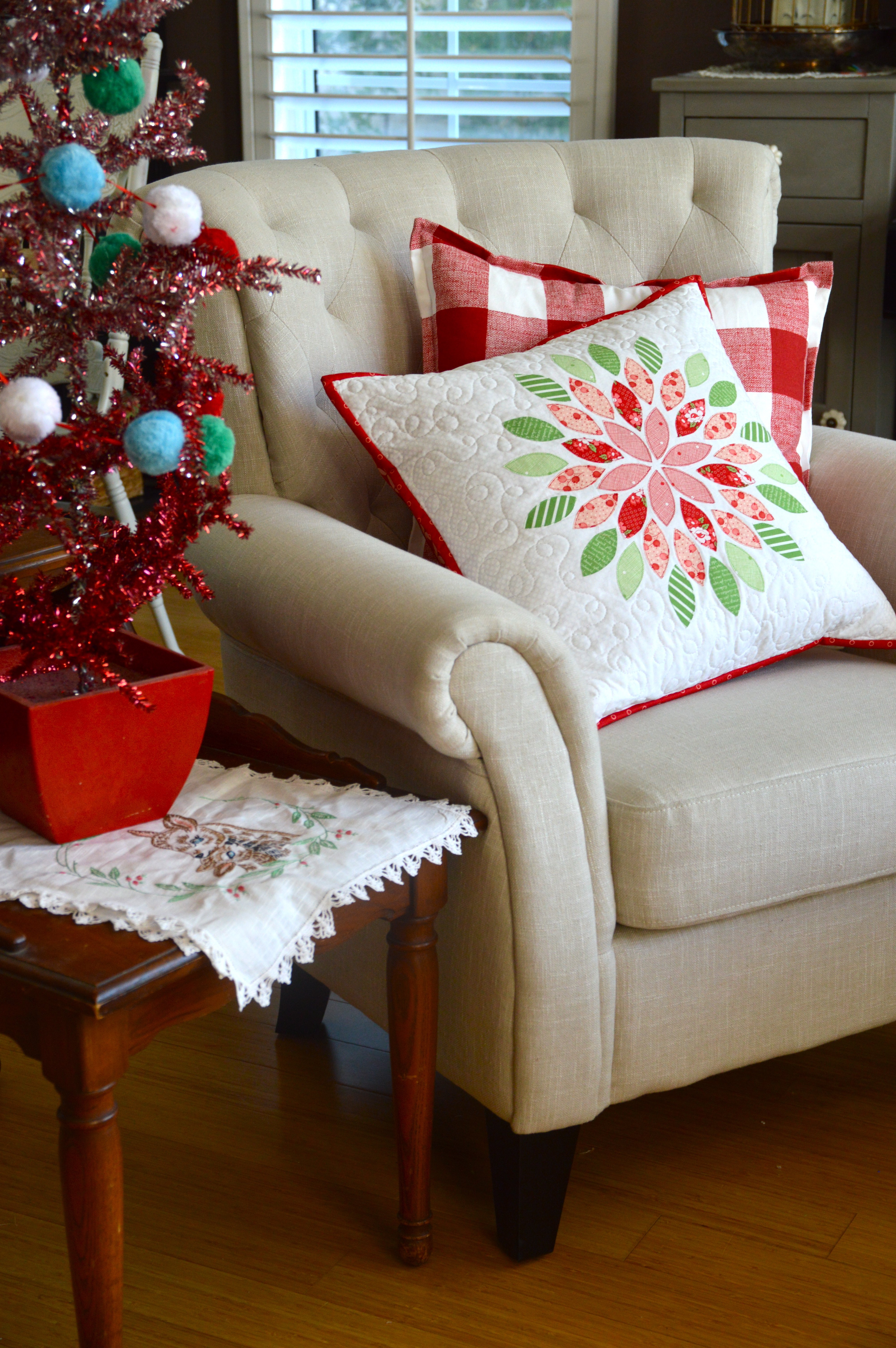 poinsettia-pillow-4