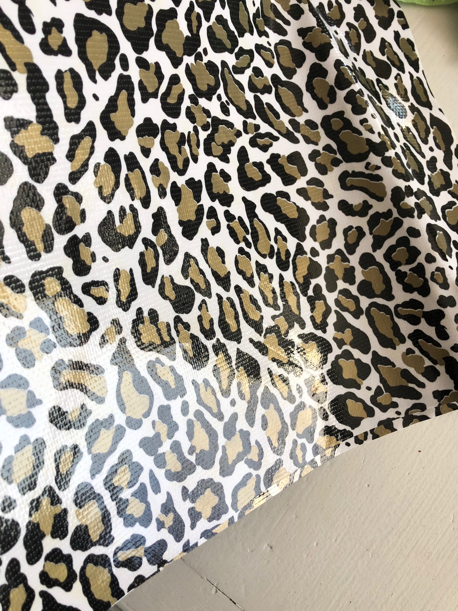 vinyl leopard zipper pouch tutorial