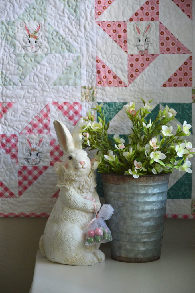 Snoozing Bunny Quilt Set main image 1